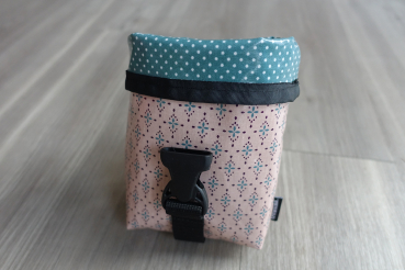 Preview: Treusinn Leckerlietasche Wachstuch Jasmin