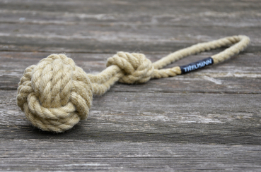 Treusinn tug-rope ball