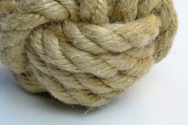 Treusinn tug-rope ball