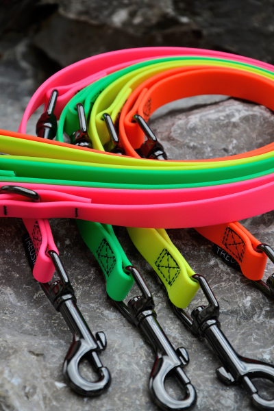 Treusinn Biothane Leash neon-orange 2m - 3-fold adjustable